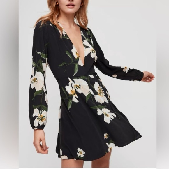 Wilfred Dresses & Skirts - ❄️ Wilfred Diane Wrap Dress 💯 Silk in NAVY